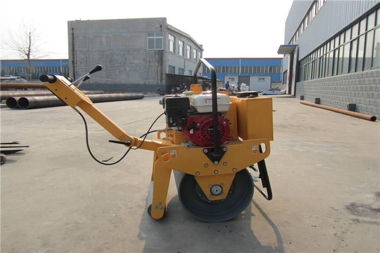 小型壓路機(jī)使用柴油和汽油有哪些區(qū)別？