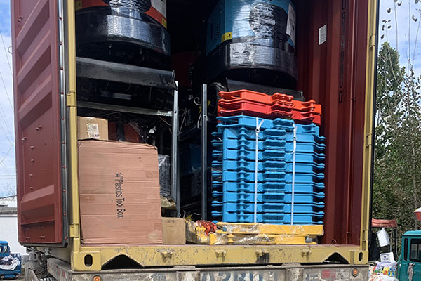 32臺(tái)HT10b 小型挖掘機(jī)發(fā)往德國(guó)